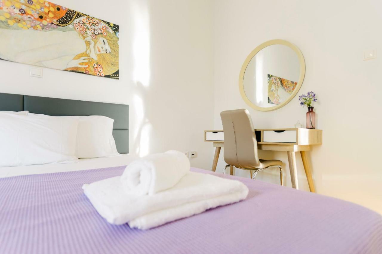Bright 2 Bedrooms Apt. In The Heart Of Athens W Stunning Views To Acropolis Extérieur photo